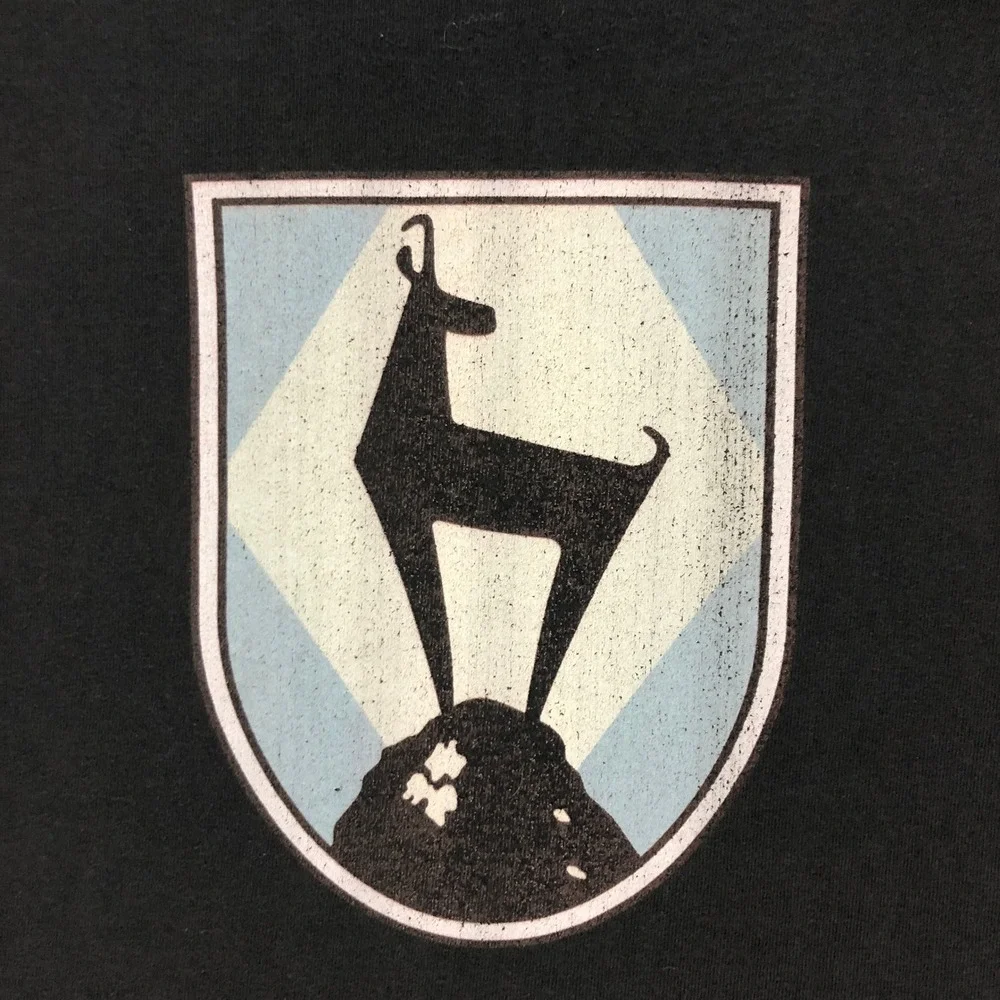 Llama Crest‎ Shield Logo Tee Shirt Delta Pro Weight Size Large