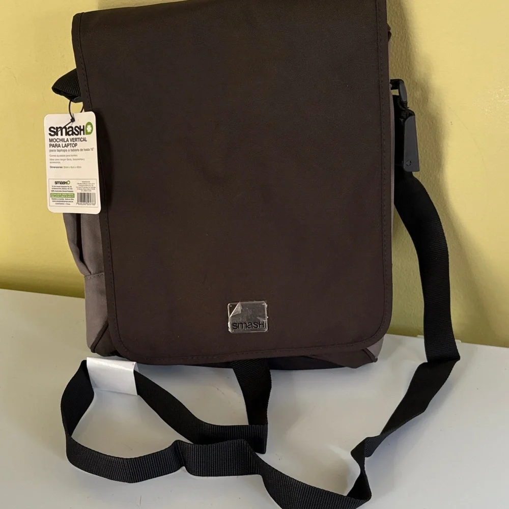 Smash NWT Gray Poly Vertical Slim Laptop Messenger Bag