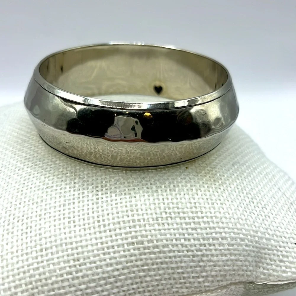 N/A hammered design