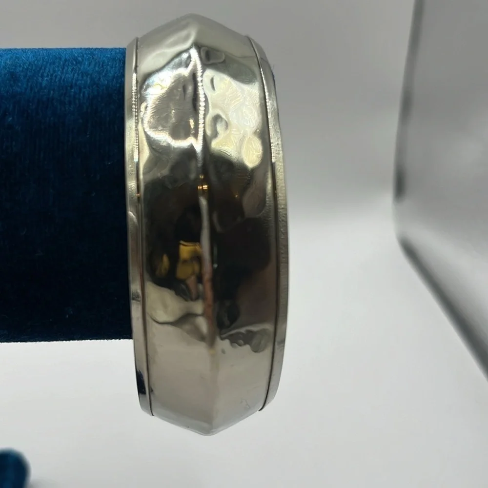 N/A hammered design