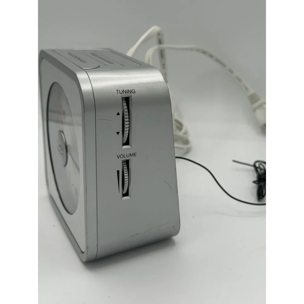Vintage Timex T319S Easy To Read Alarm Clock Radio Silver Analog AMFM Snooze Y2K