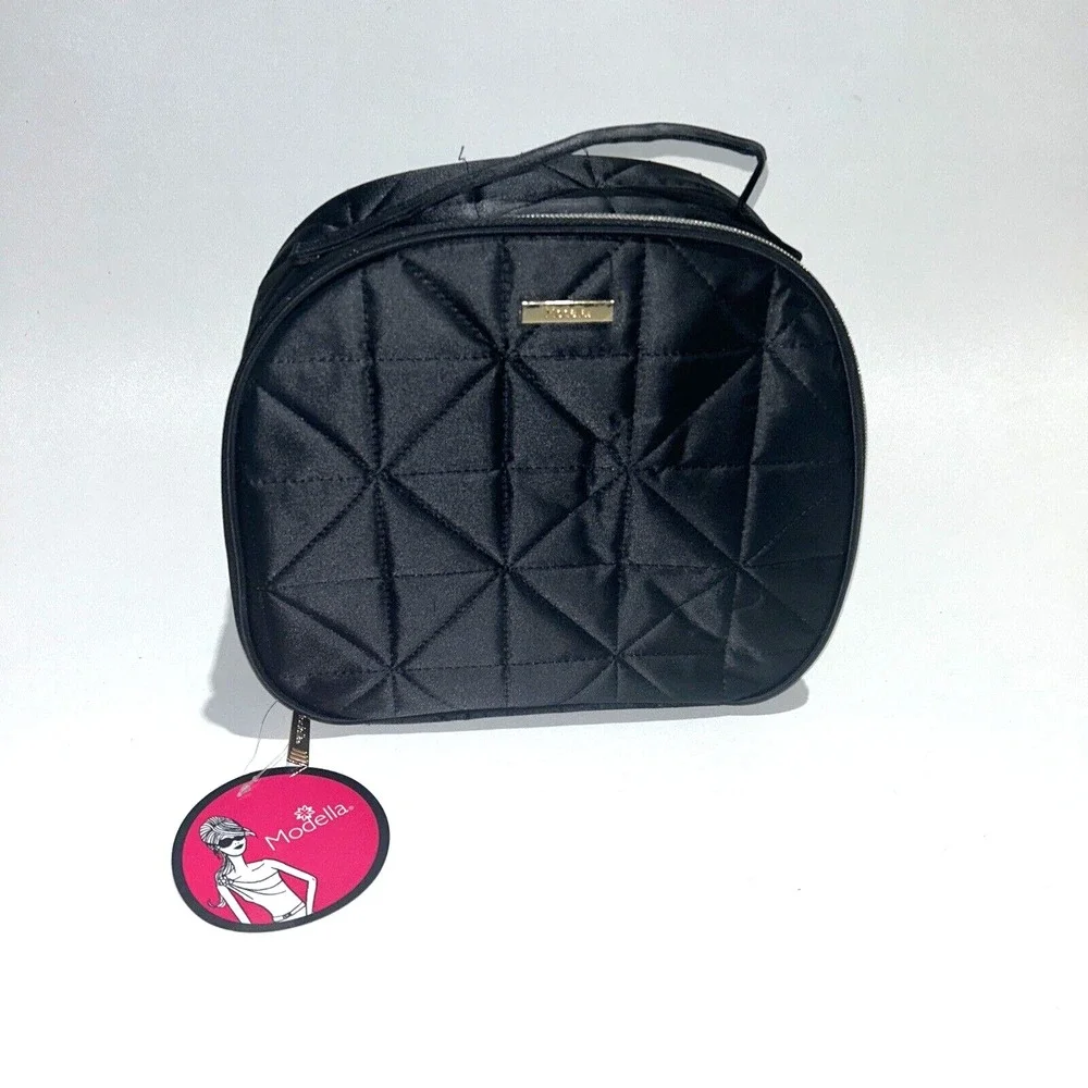Modella large black