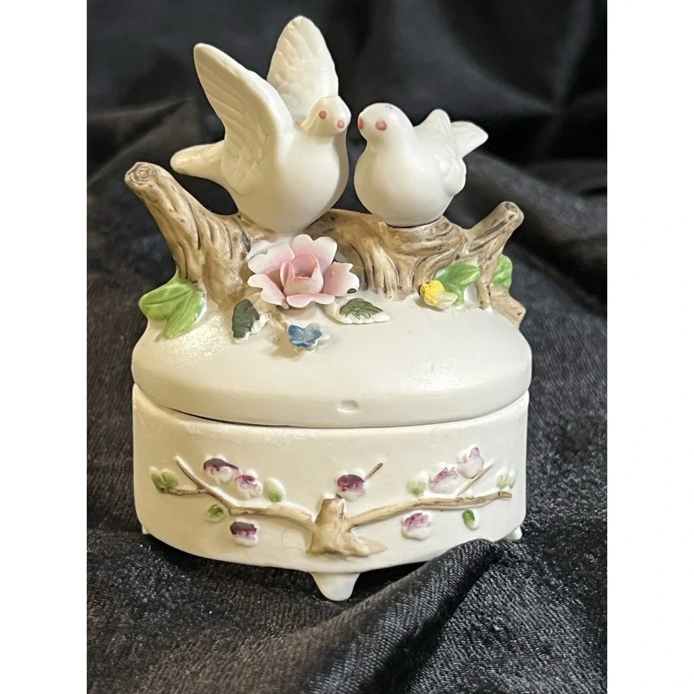 Vintage LEFTON Love Birds Trinket‎ Box Ceramic Lidded White (2228)
