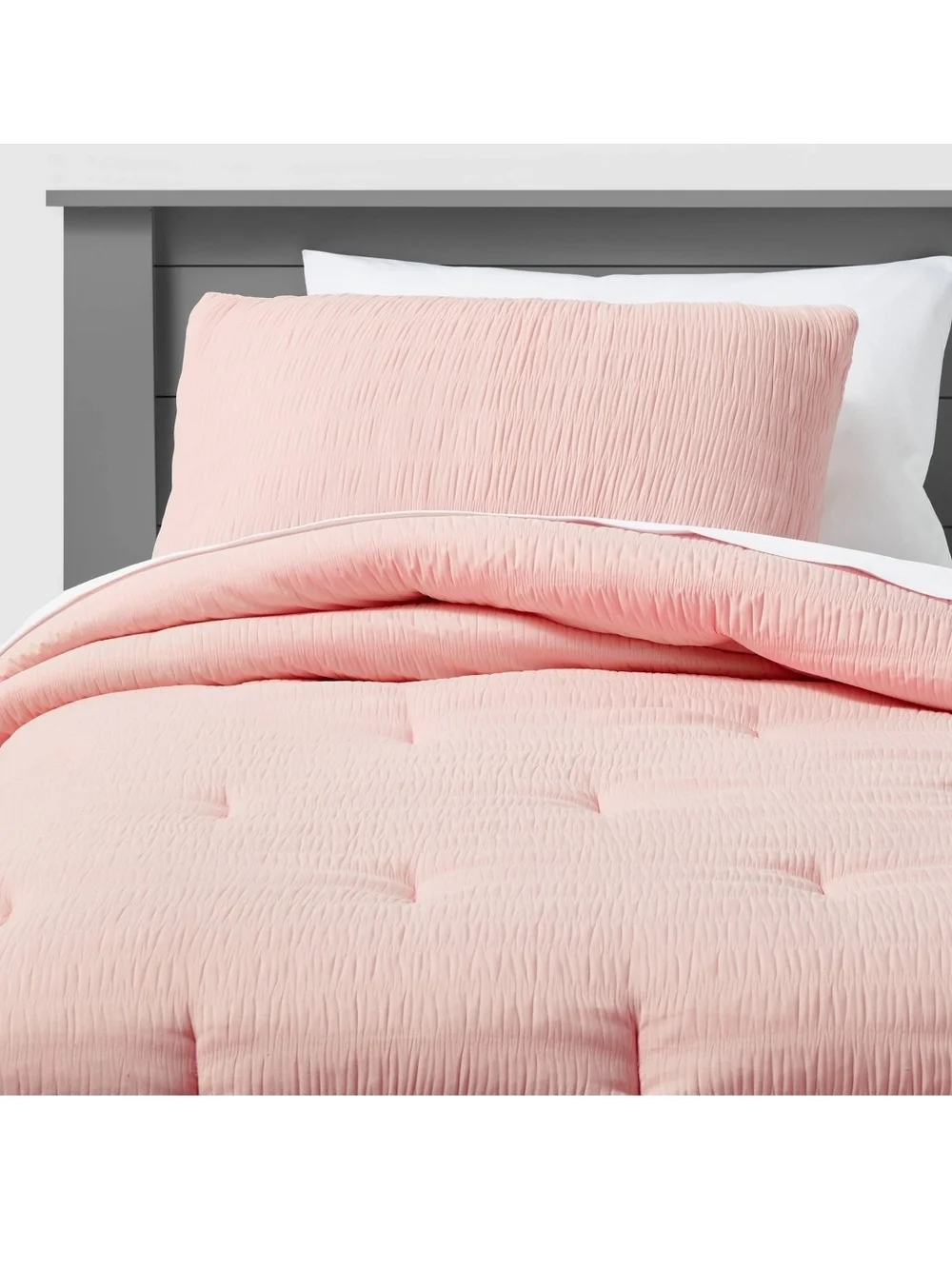 Pillowfort bedrooms complements patterned