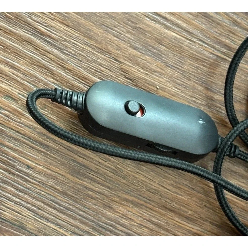 Logitech pairs headphones