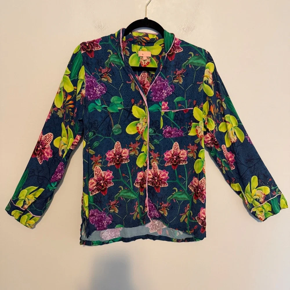 Powder pajamas button