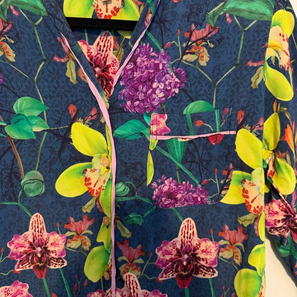 Powder pajamas button