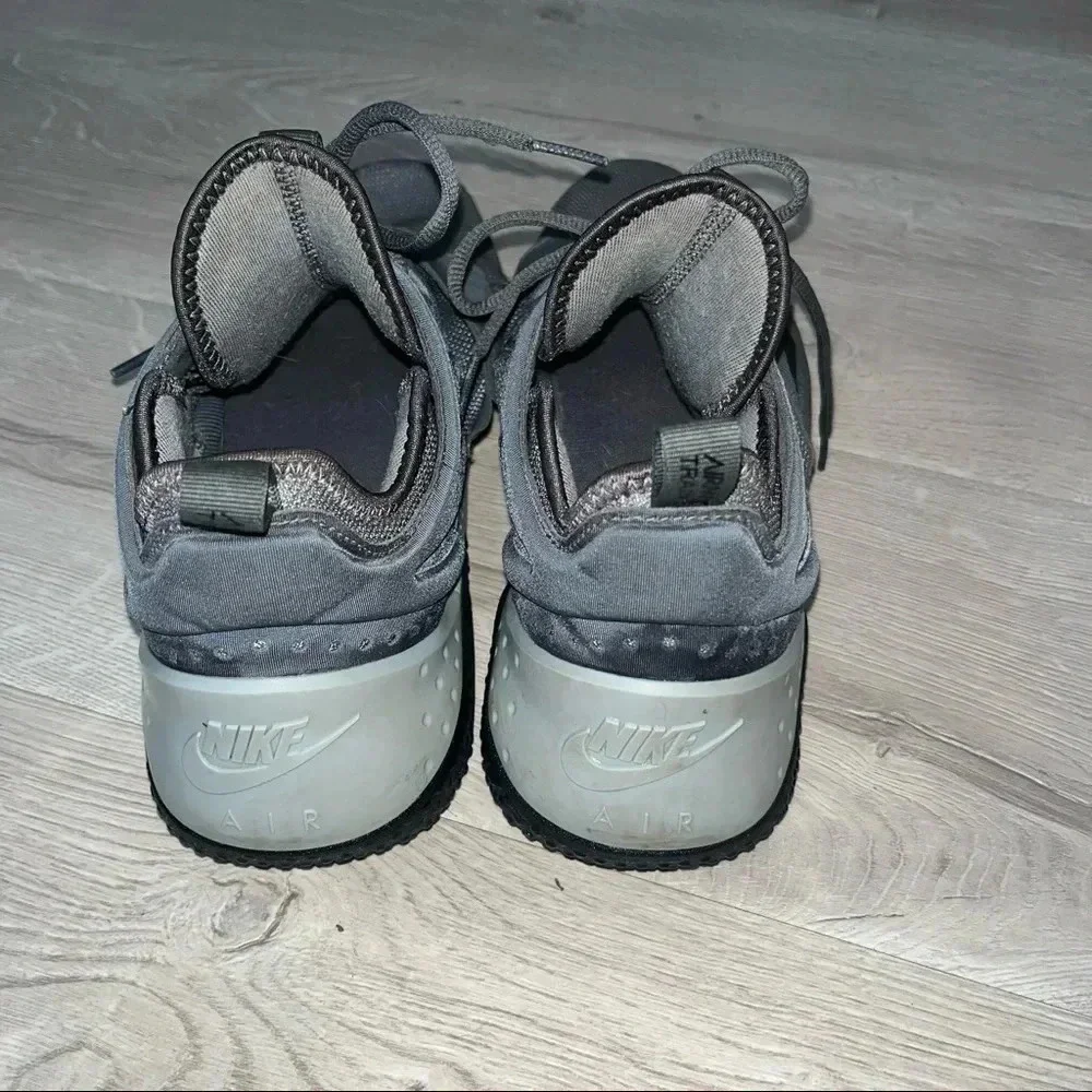Nike preowned gray