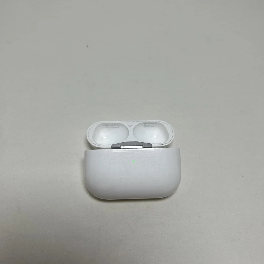 Apple AirPods Pro 2nd Gen - MagSafe Lightning Charging Case A2700 - Very Good