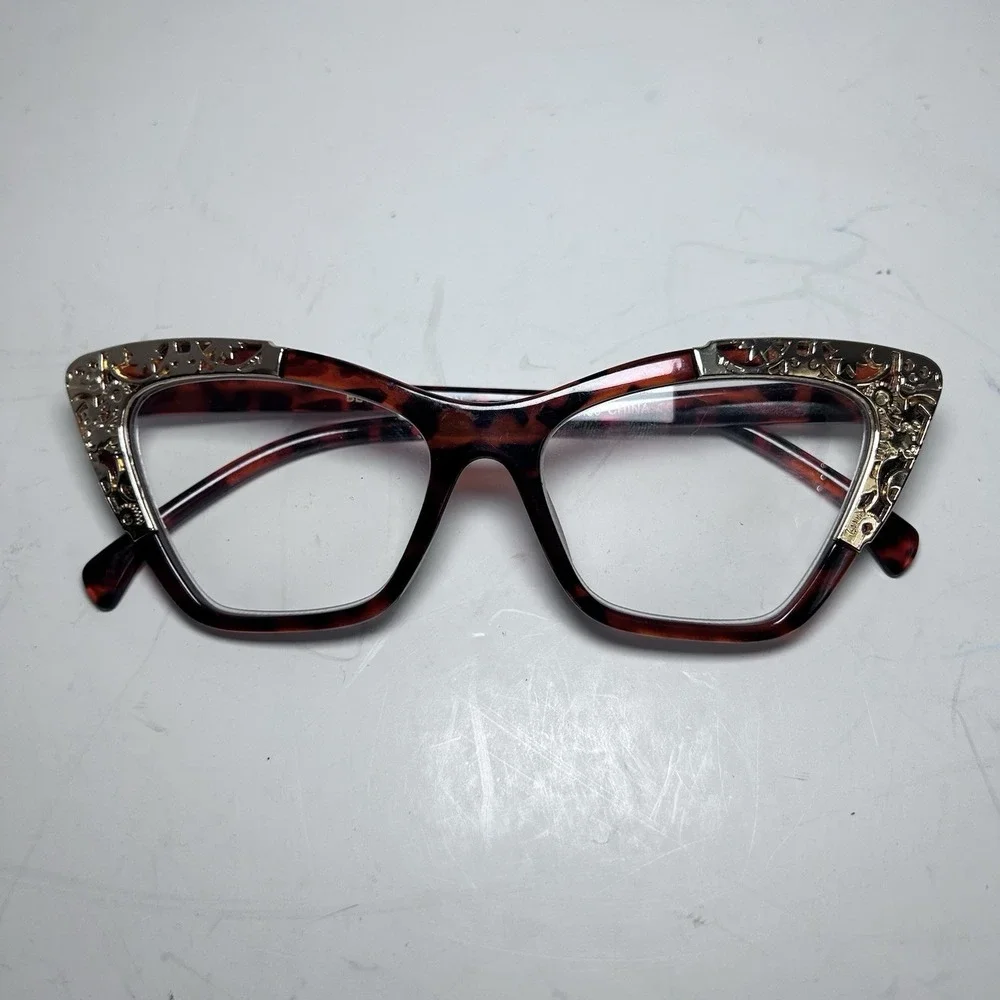 Betsy Johnson Tortoise Shell Gold Filigree Cat Eye Frames With 1.5 Lenses