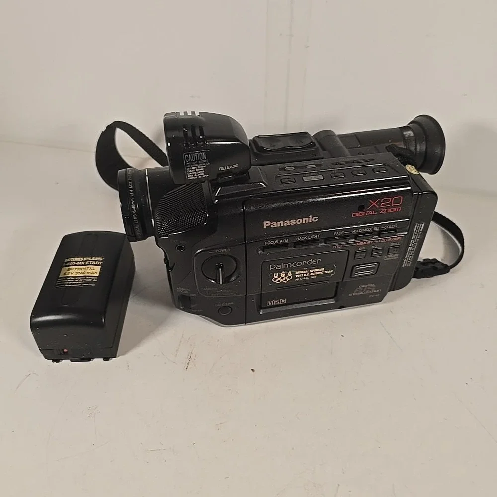 Panasonic Palmcorder X20 Digital Zoom PV-42 UNTESTED Could Not‎ Get Battery Char