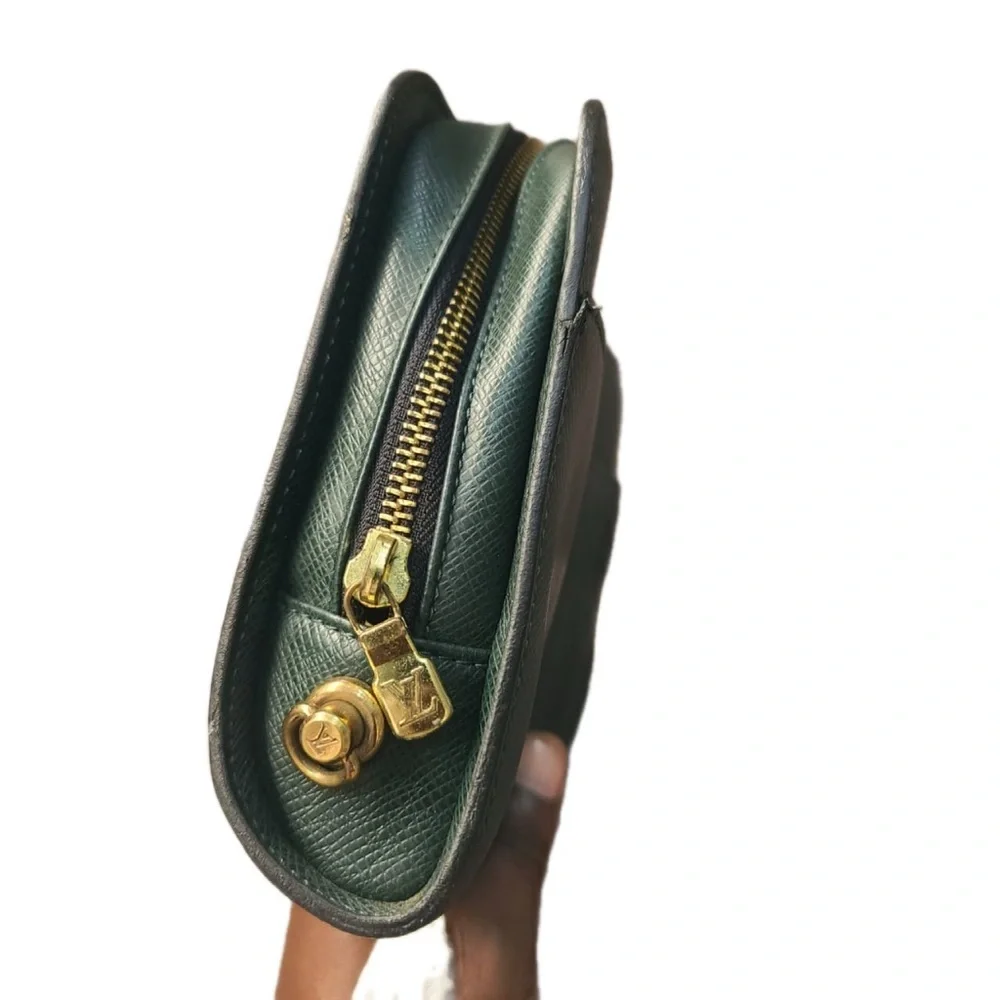 Louis Vuitton please read