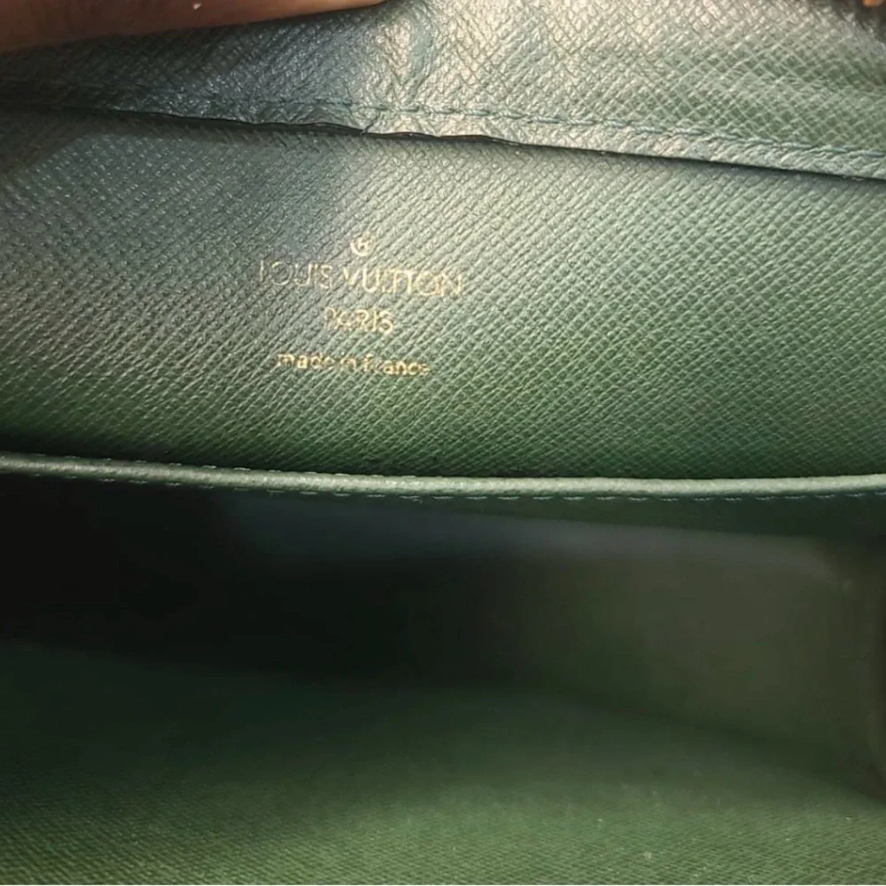 Louis Vuitton please read