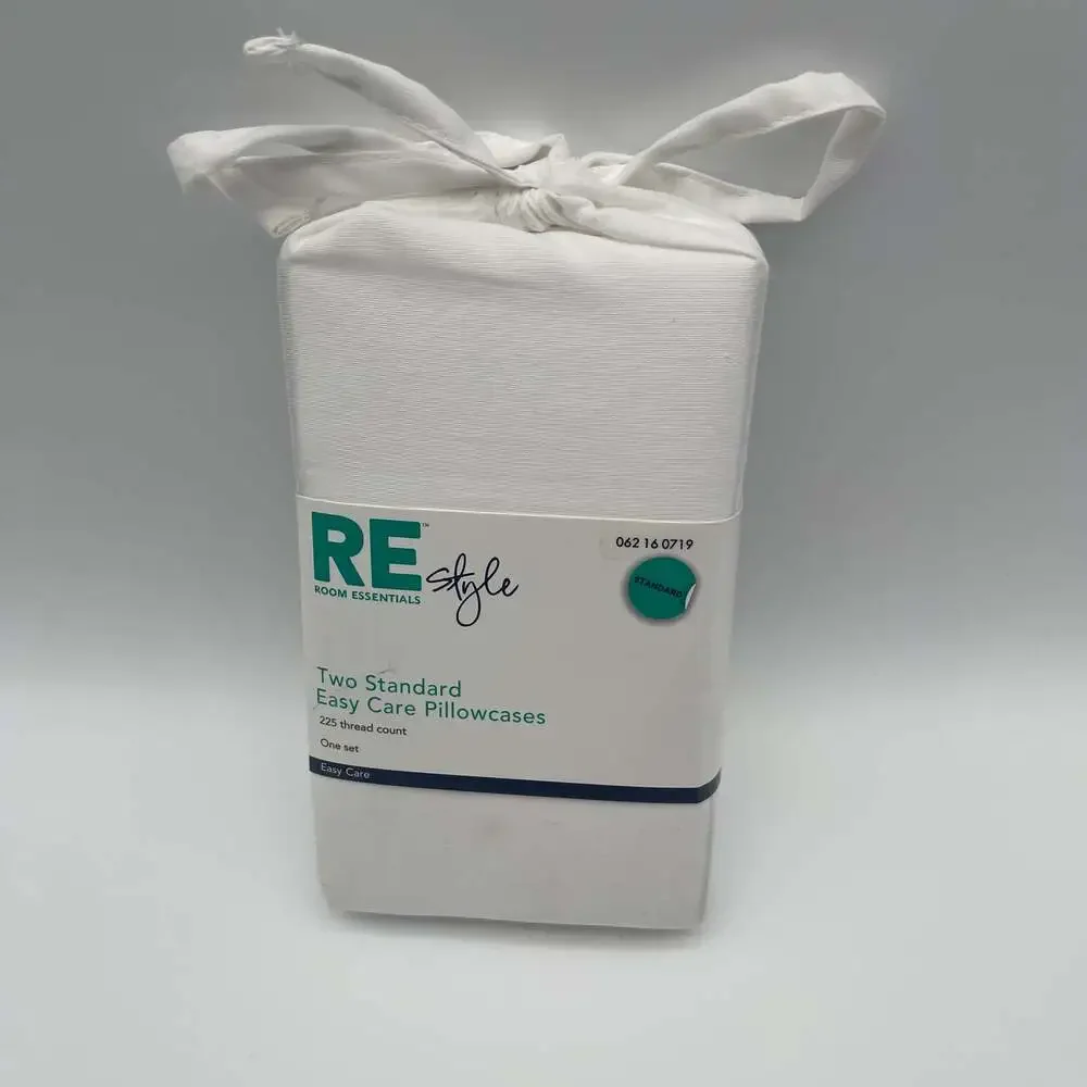 Room Essentials RE Style Two Standard Easy Care Pillowcases 225 Thread Count Whi