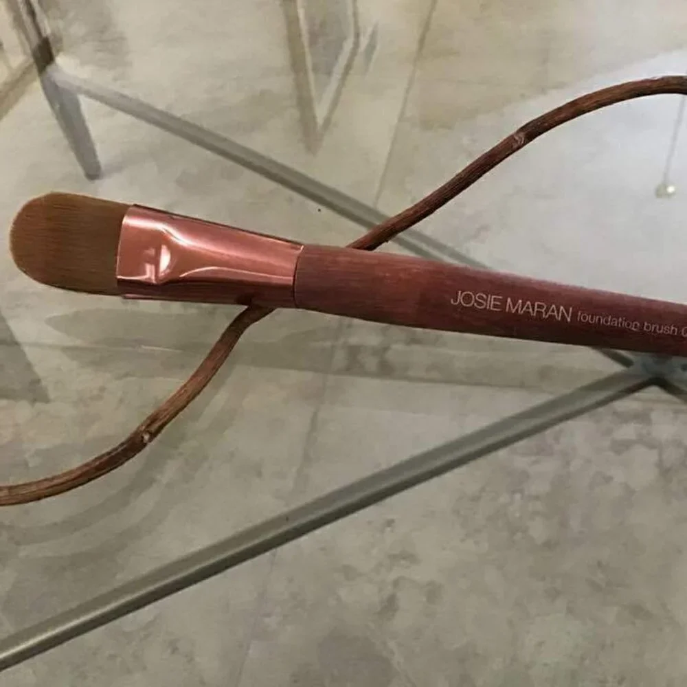 JOSIE MARAN handle packaging