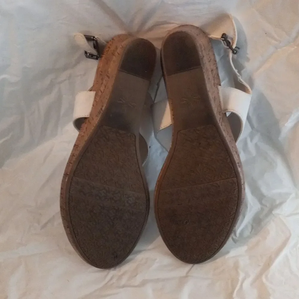 Simply Vera Vera Wang patterned these slingback