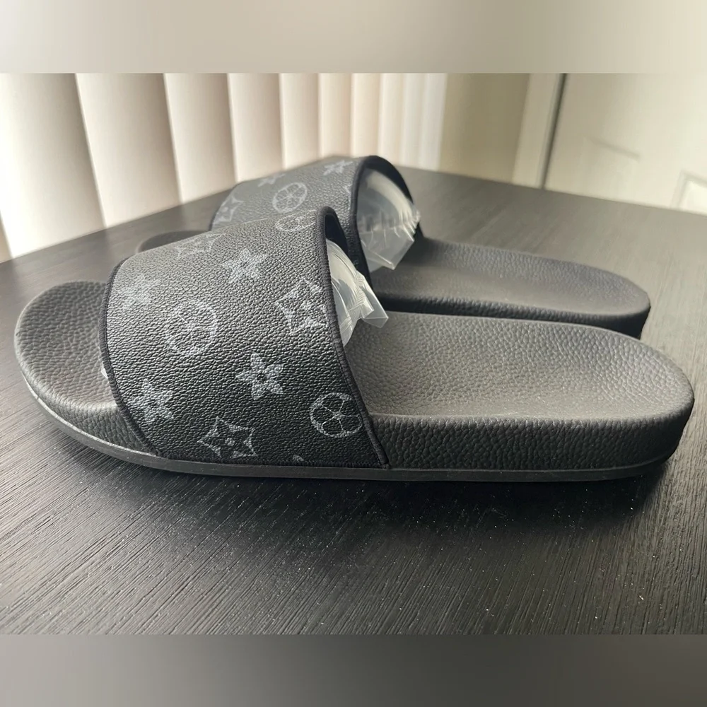 Classic sides with Black and Gray monogram size 45 EU Slide Sandals