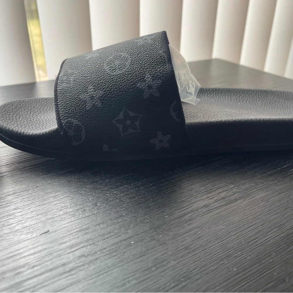 Classic sides with Black and Gray monogram size 45 EU Slide Sandals