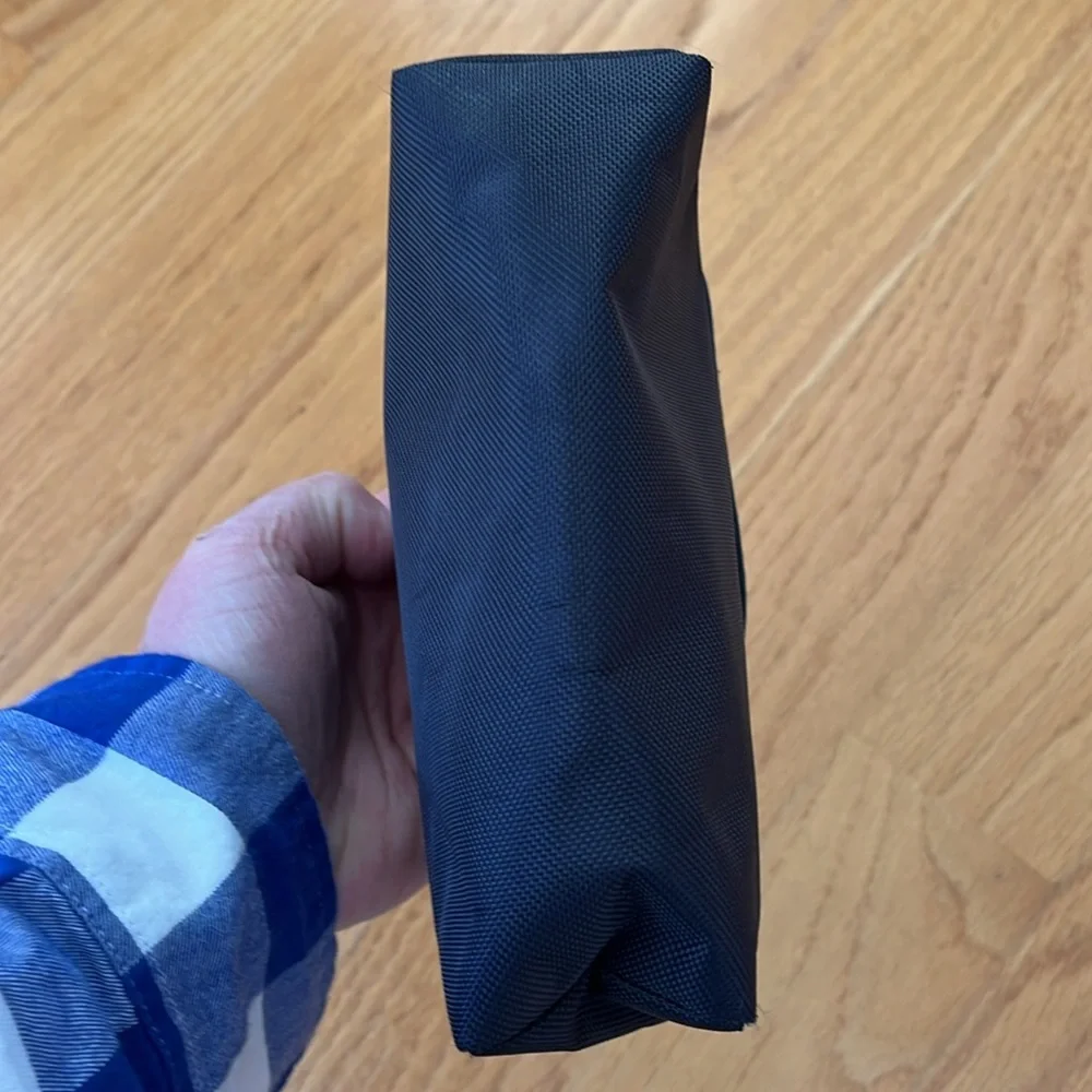 Tumi delta toiletry