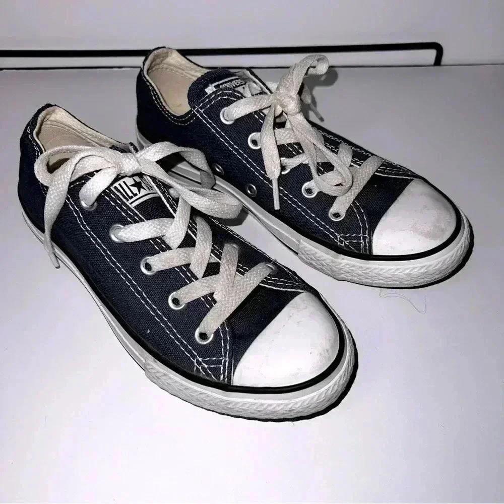 Converse Chuck Taylor all star shoes youth size 1 Grey & White Barely Worn