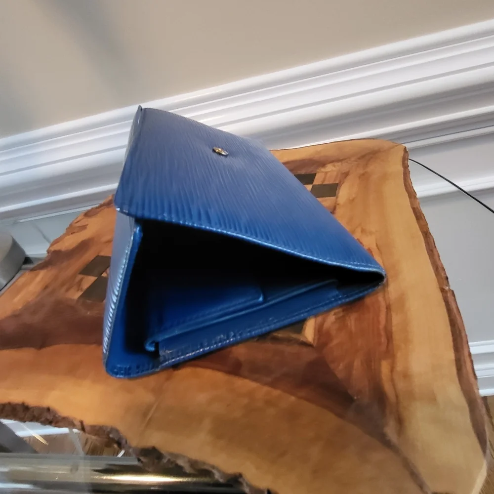 Louis Vuitton nice clean