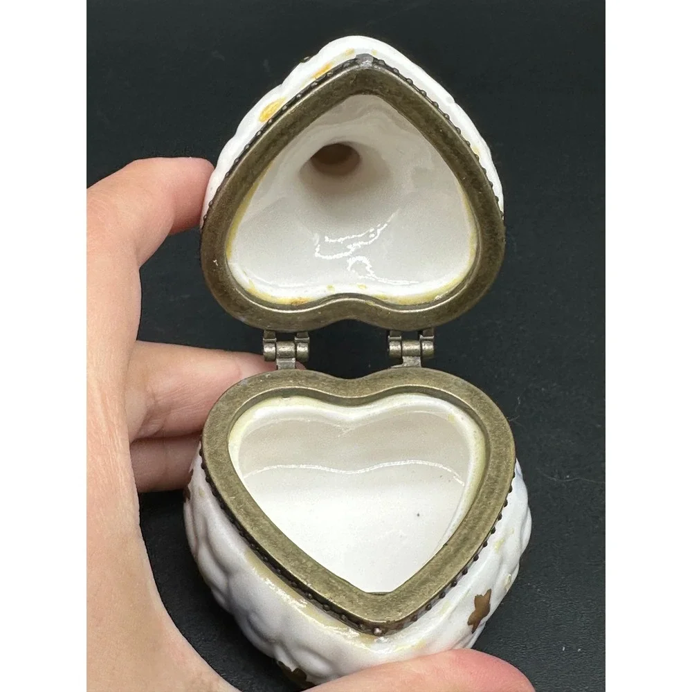 Vintage Porcelain‎ Trinket Box Angel Bear On Cloud Heart Shape Hinged Lid