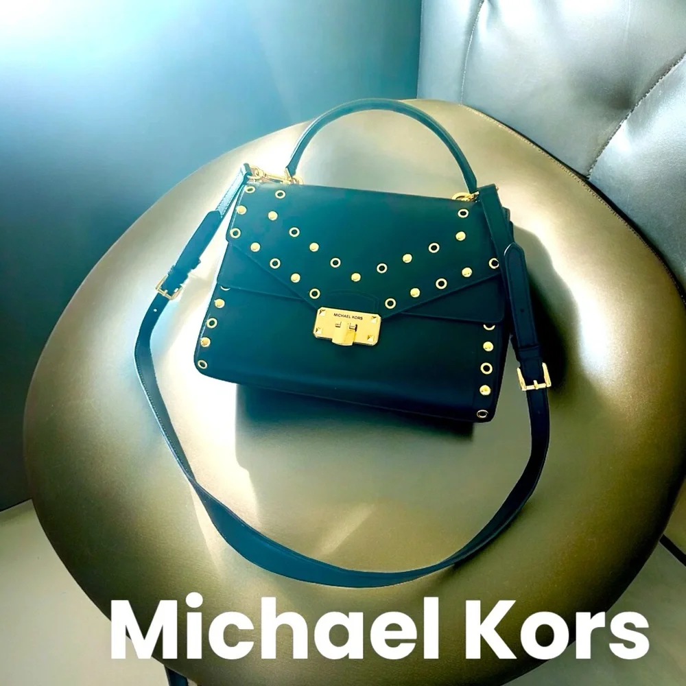 MK Michael‎ Kors Satchel with Shoulder or crossbody strap.