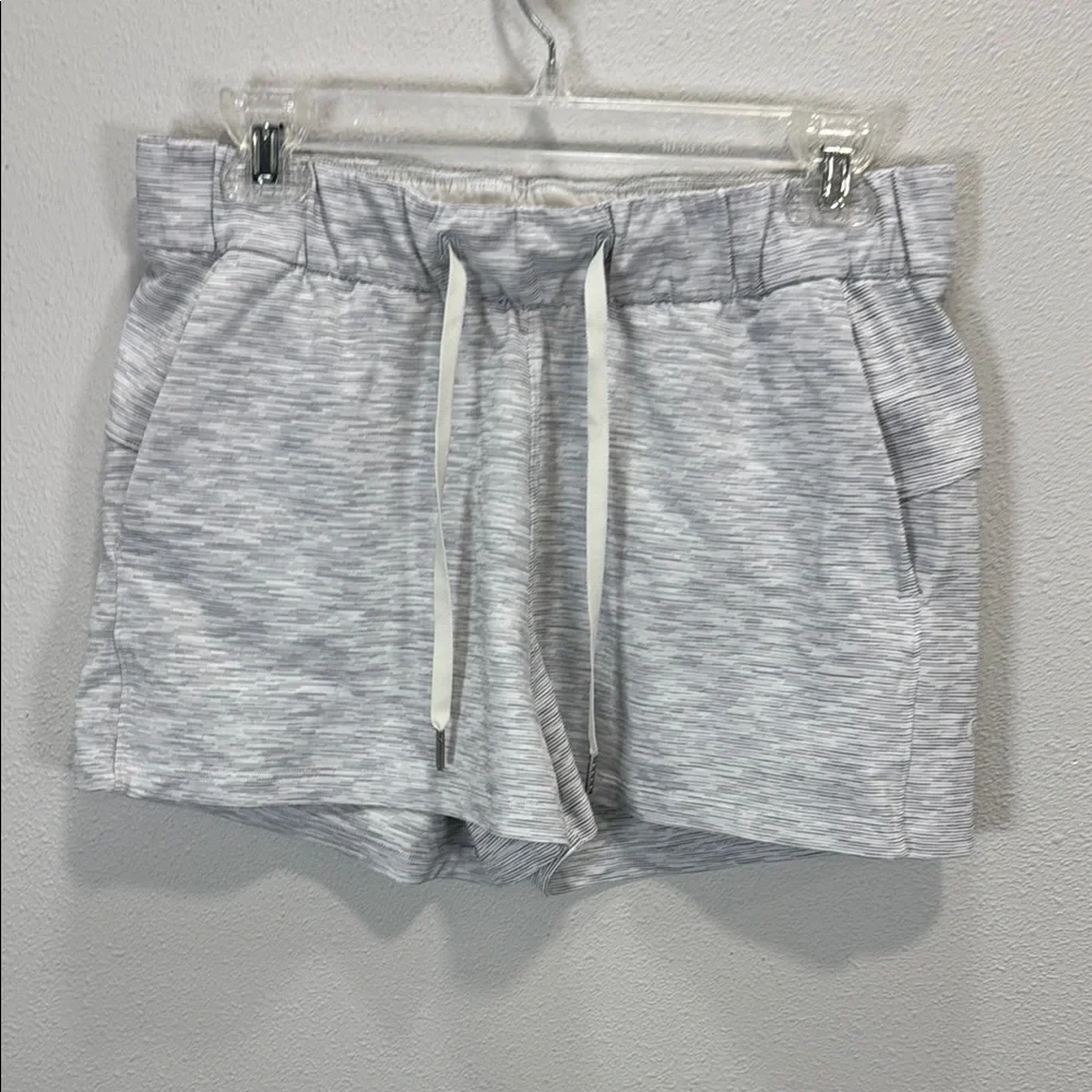Lululemon Athletica Gray On the Fly MR‎ Short 2.5