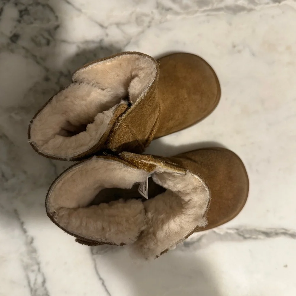 UGG follow us