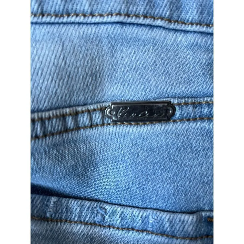 KanCan Junior’s size 15/31 Signature Estilo Relaxed Fit Distressed Jeans Light B