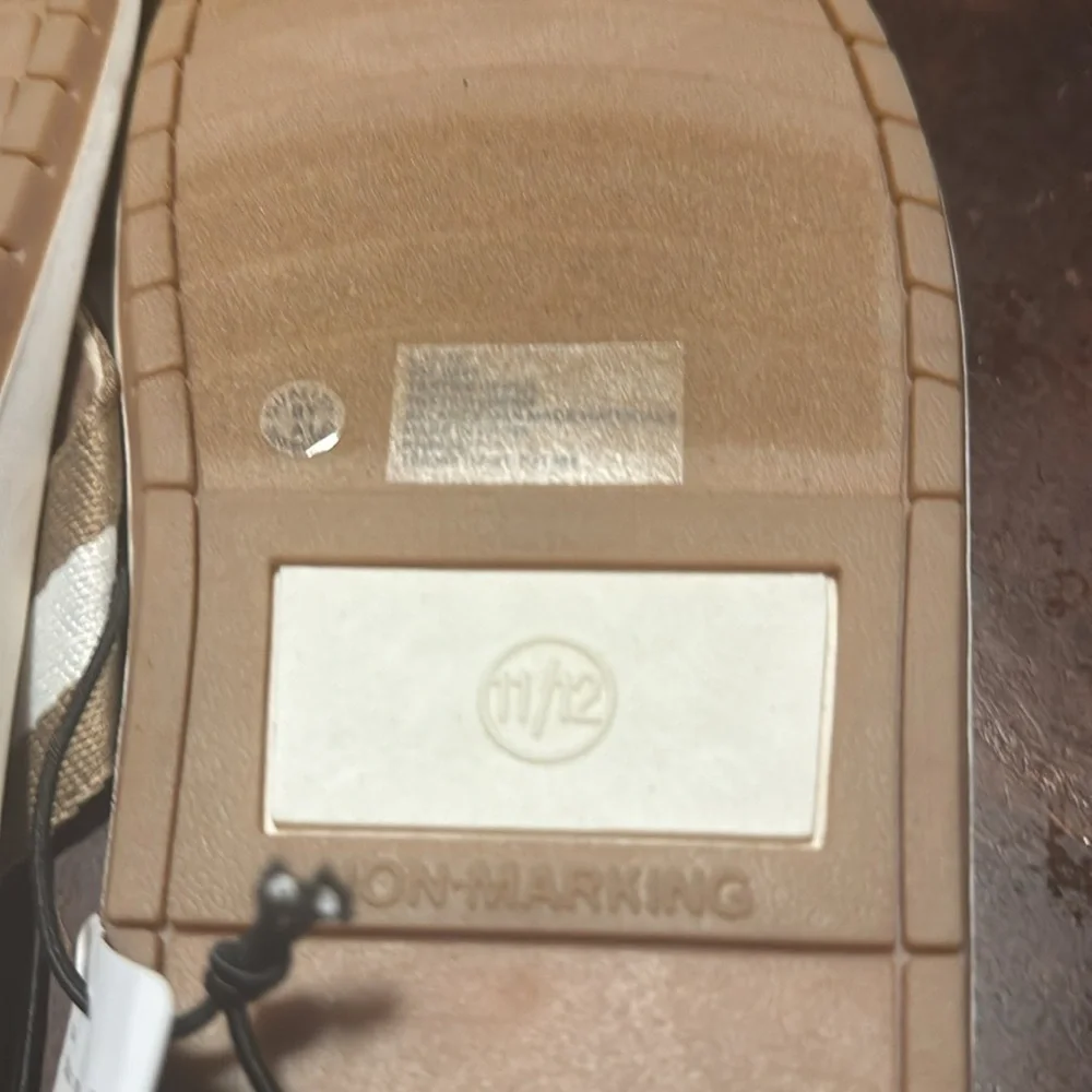 St. John's Bay Mens Flip-Flops Large 11/12 Tan & White New No box