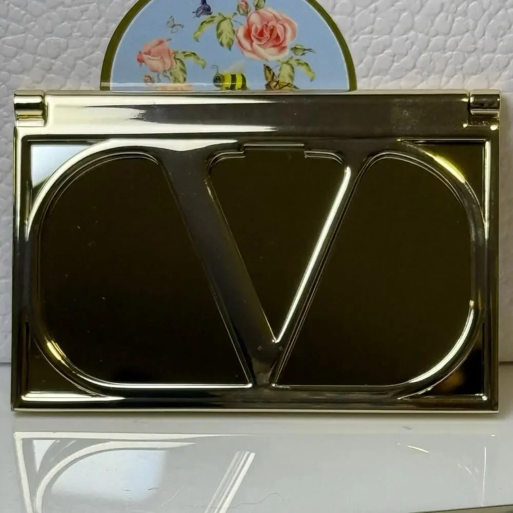 Valentino elegant gold