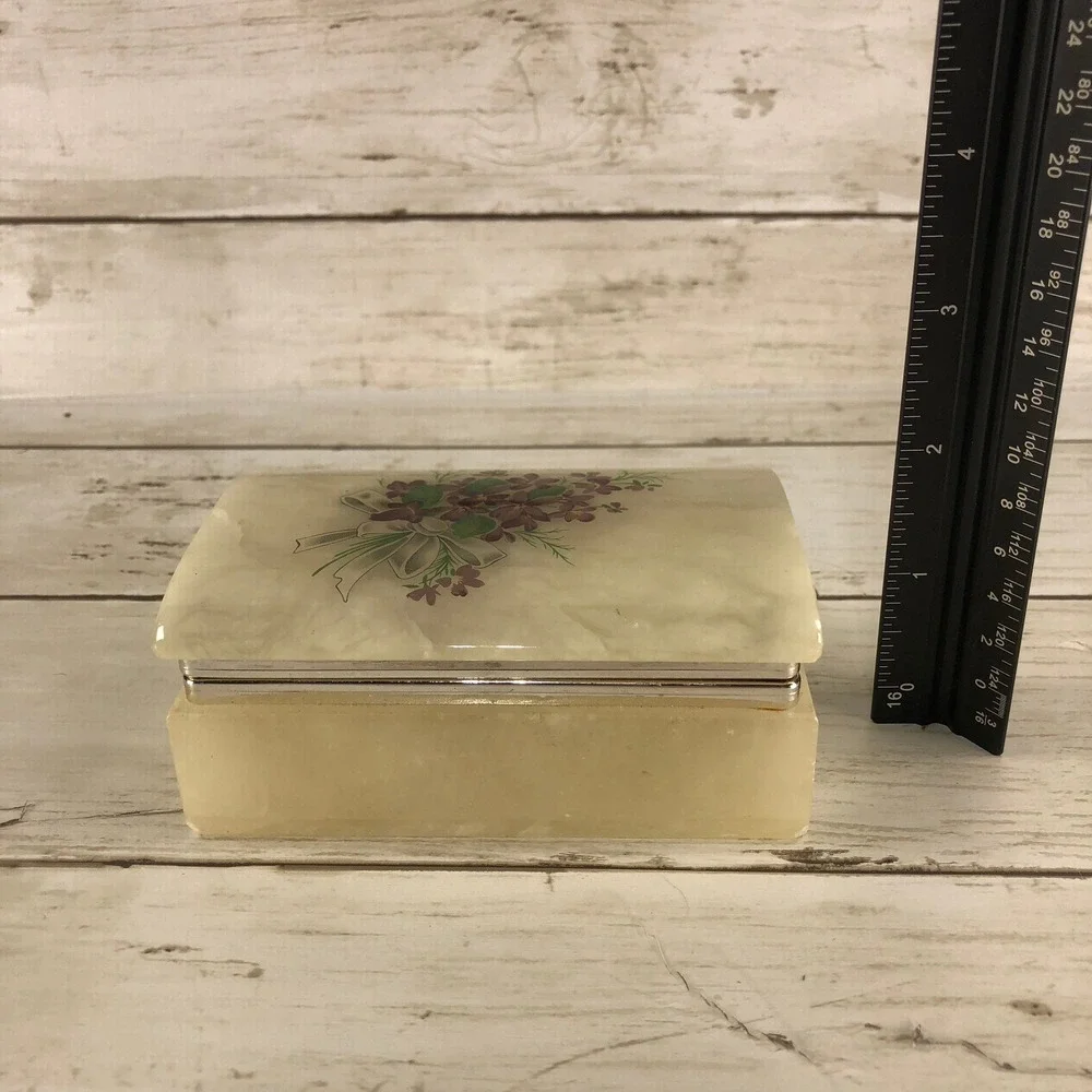 Unbranded vintage alabaster
