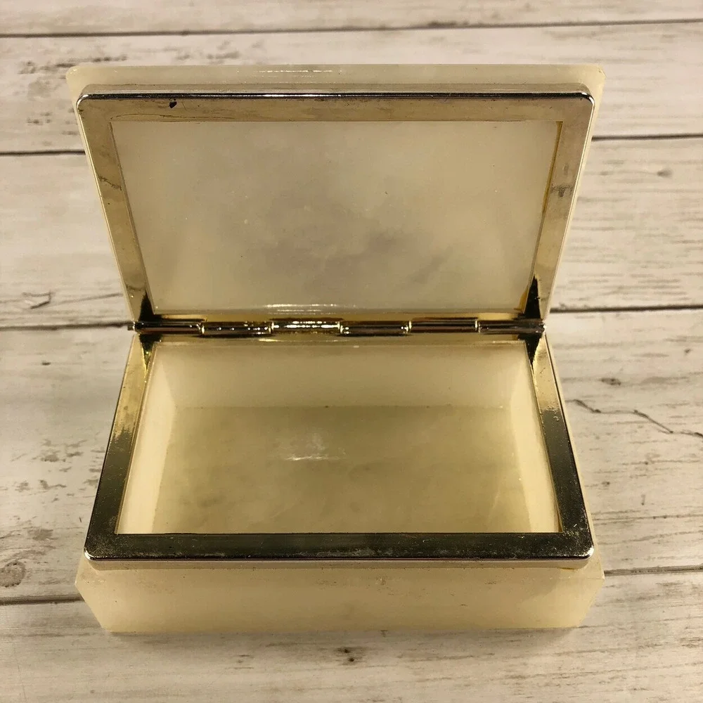 Unbranded vintage alabaster