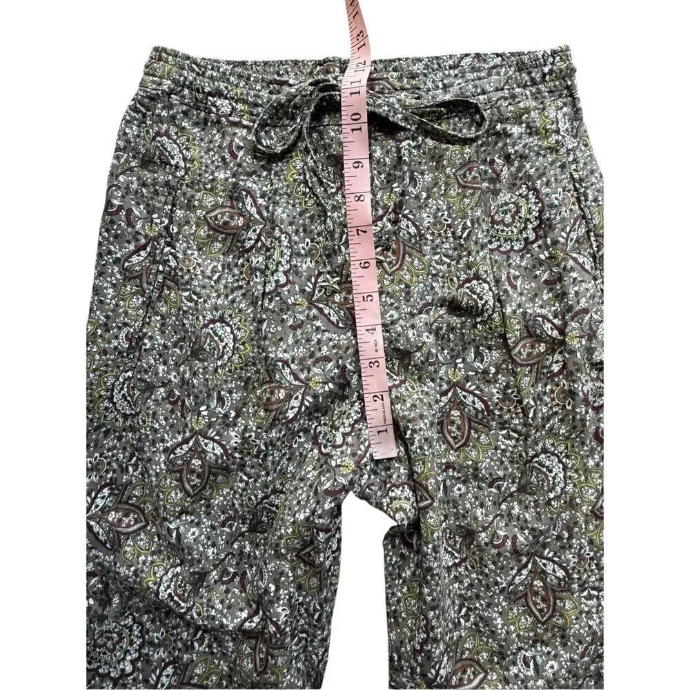 accented pleated crisp