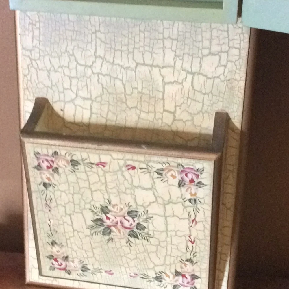 Anister charming pale