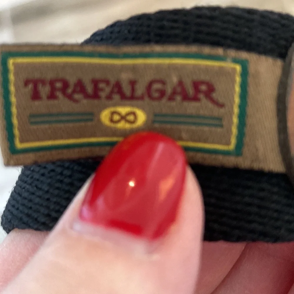 Trafalgar 32 black