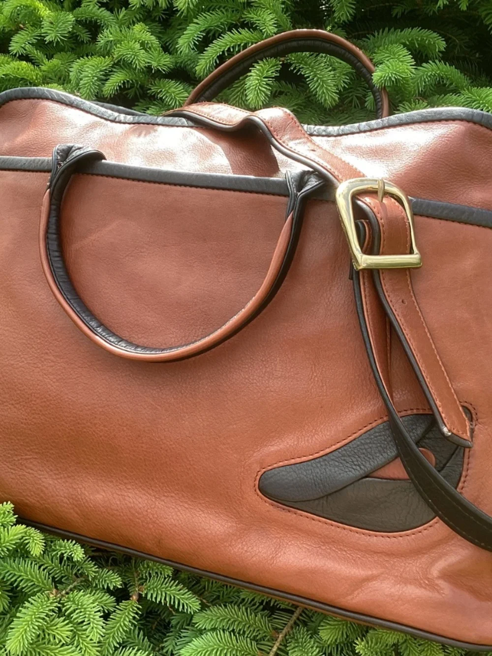 Mowen Leather Designs this such