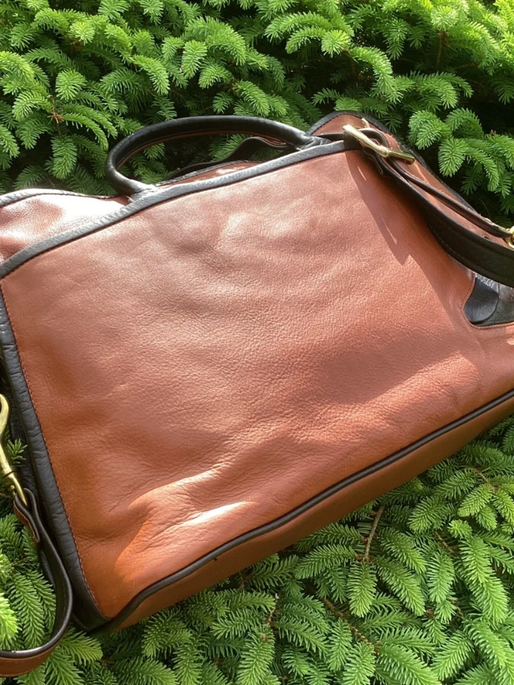 Mowen Leather Designs this such