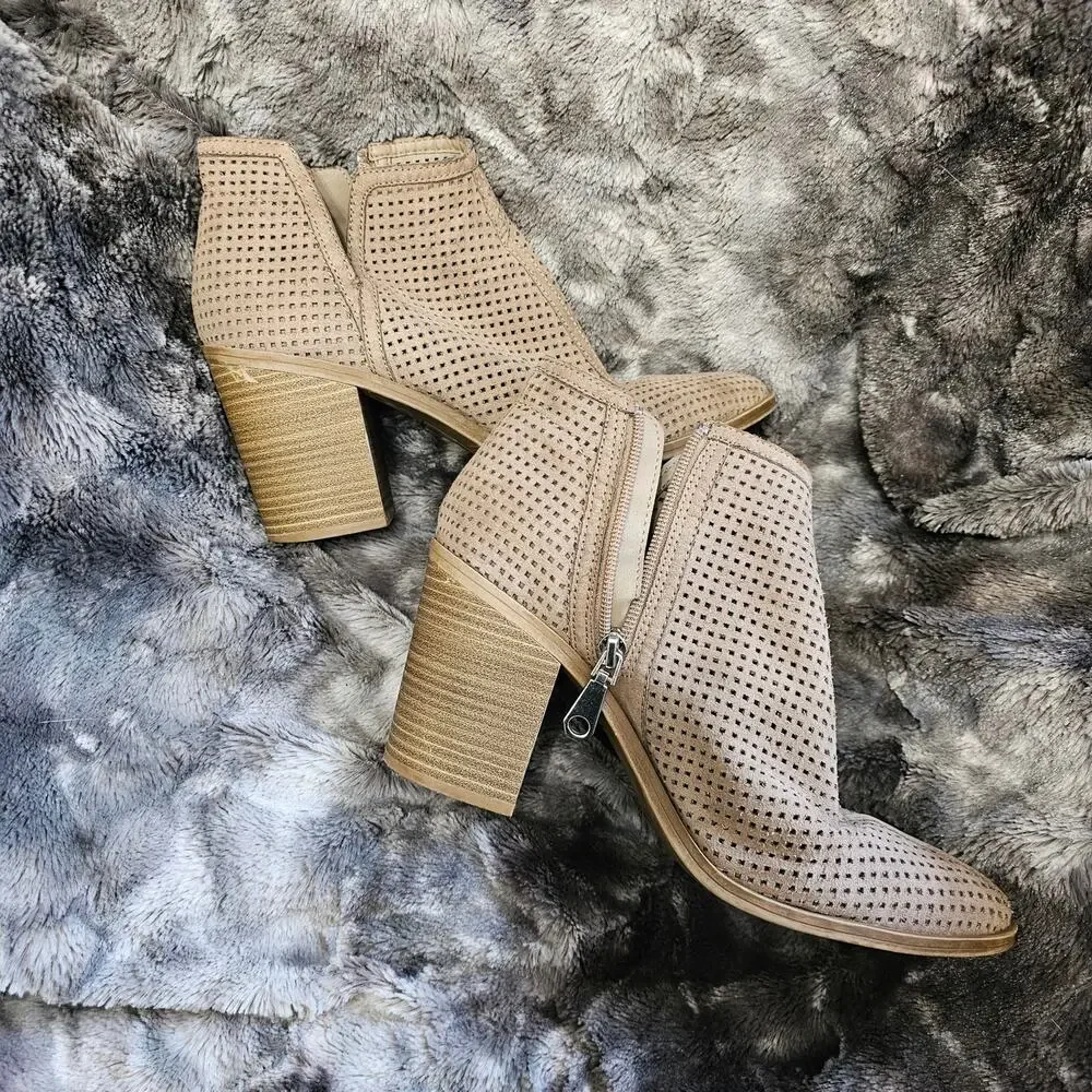 Dolce Vita Chunky Heel Laser Cut Wedge Ankle Boots Size 9