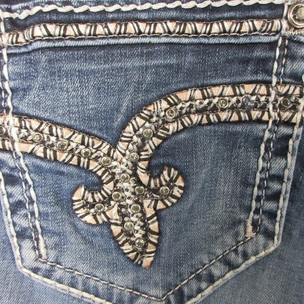 detail distressed pockets