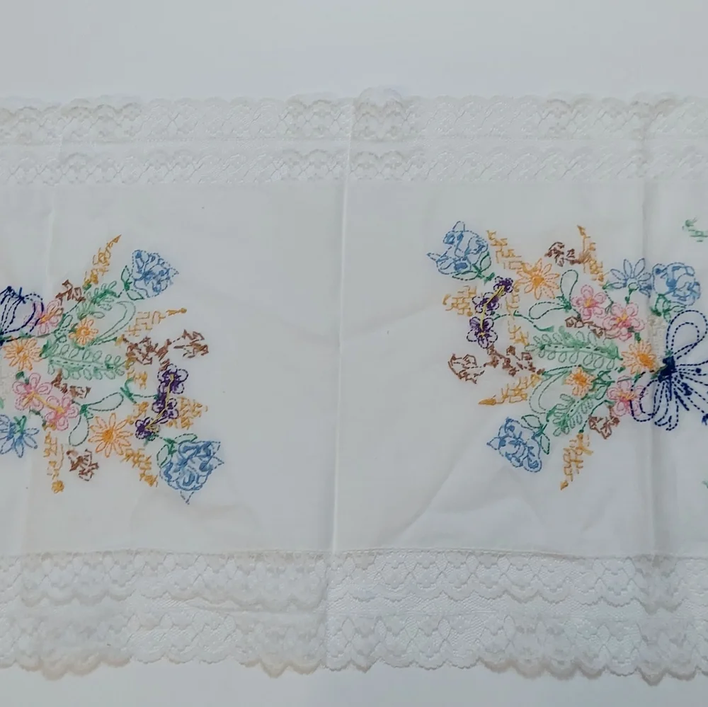 Handmade Needlepoint Floral Lace Table Runner White vintage