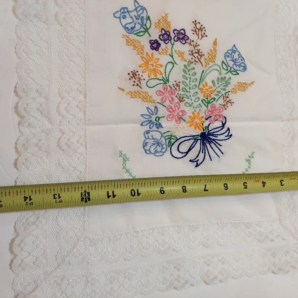 Handmade Needlepoint Floral Lace Table Runner White vintage