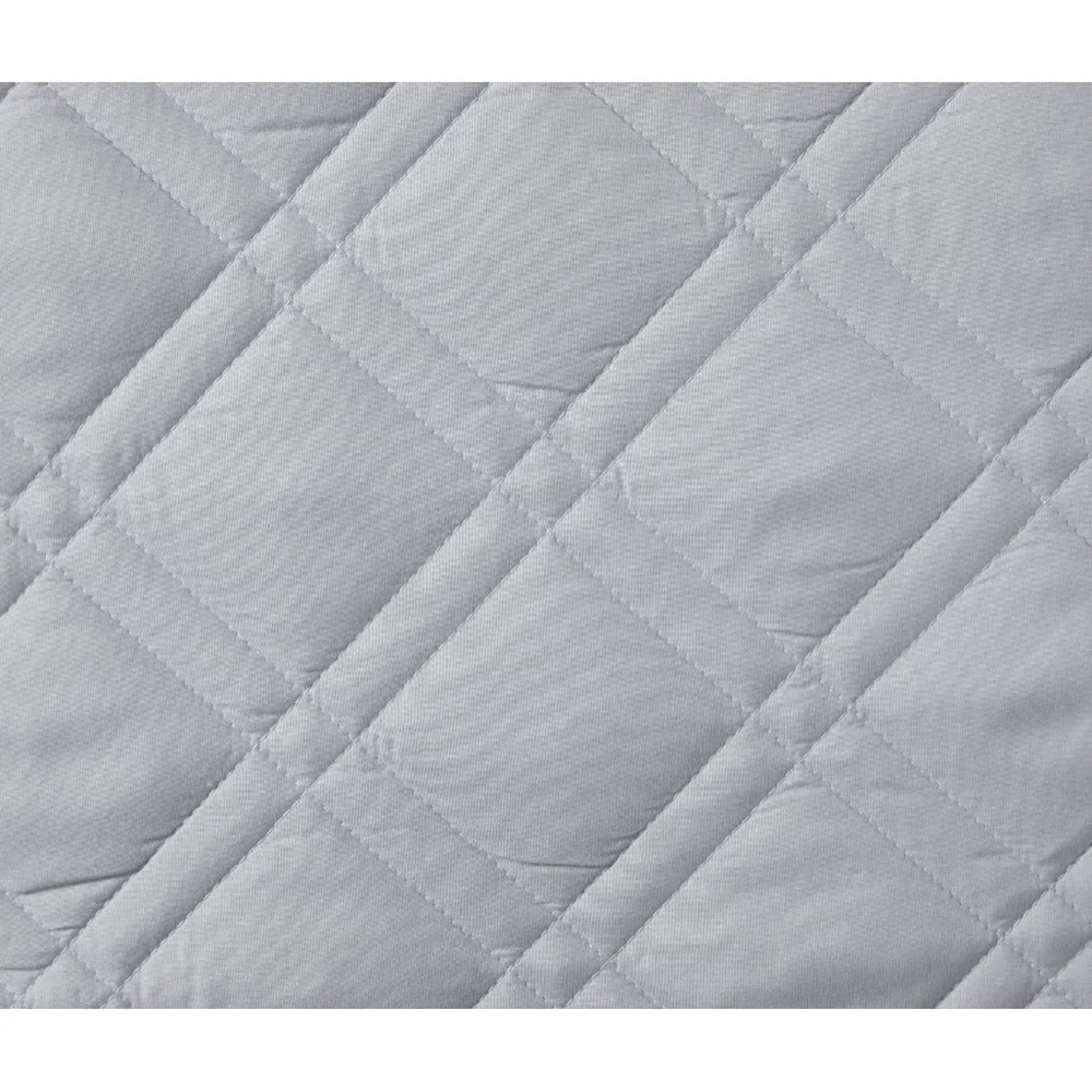 NEW Mainstays Gray Reversible Plaid Quilted Bedding Quilt Queen