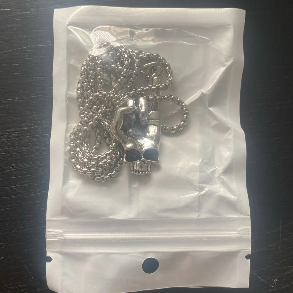 N/A skull hand