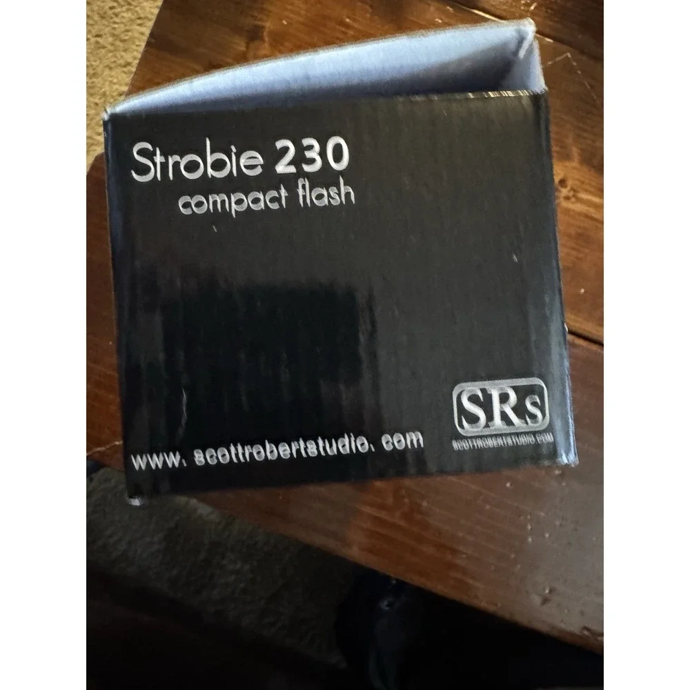 Strobie 230 Camera Flash