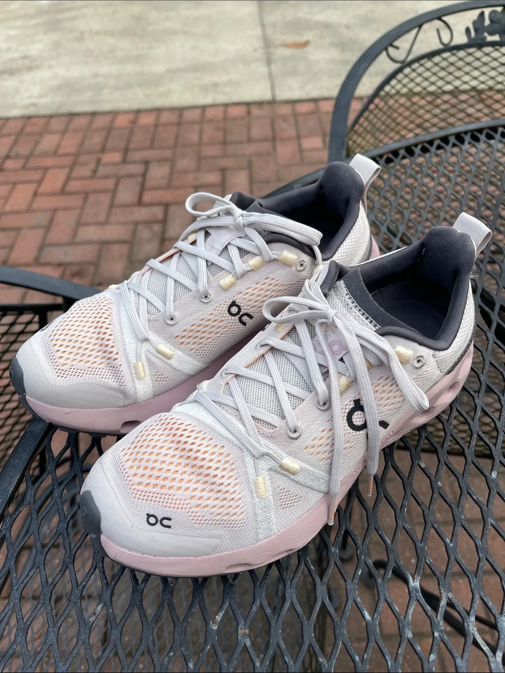 On Running brand running