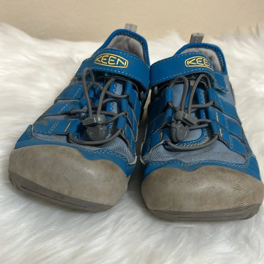 Keen size blue