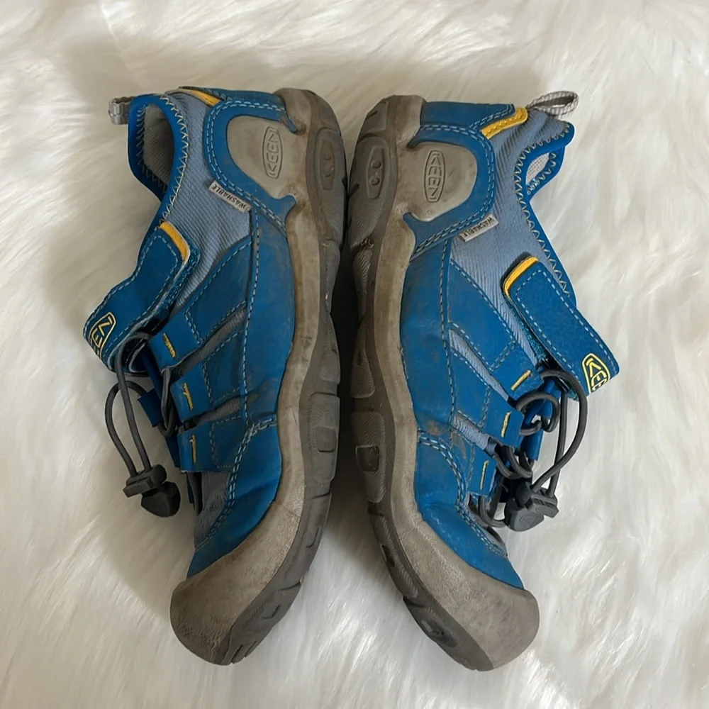 Keen size blue