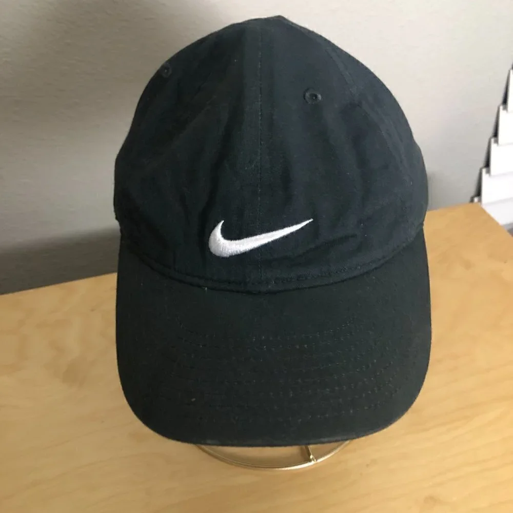 NIKE Swoosh Baseball Cap Unisex Kids size 4 - 7 Black & White
